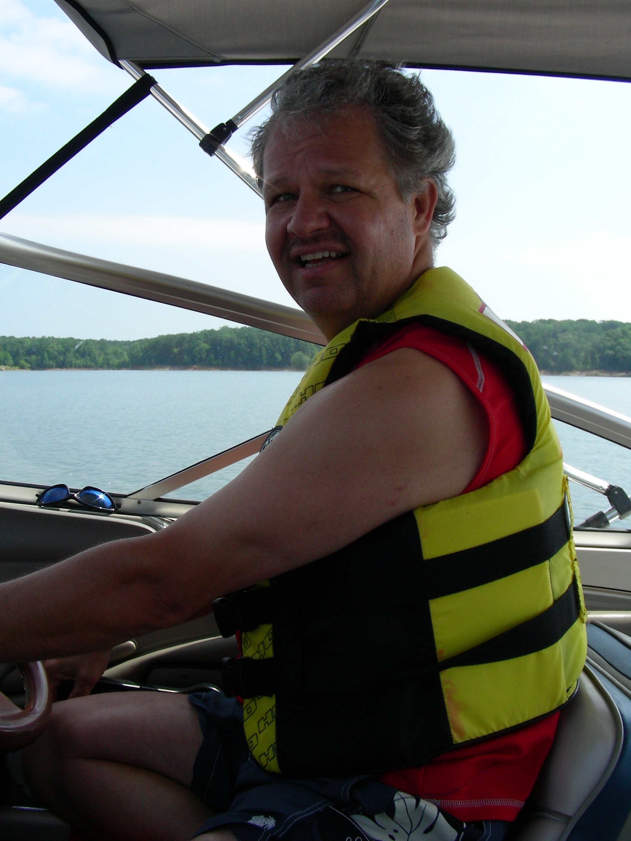 ./2010/Kerr Lake/VLuis boating w guys 0004.JPG